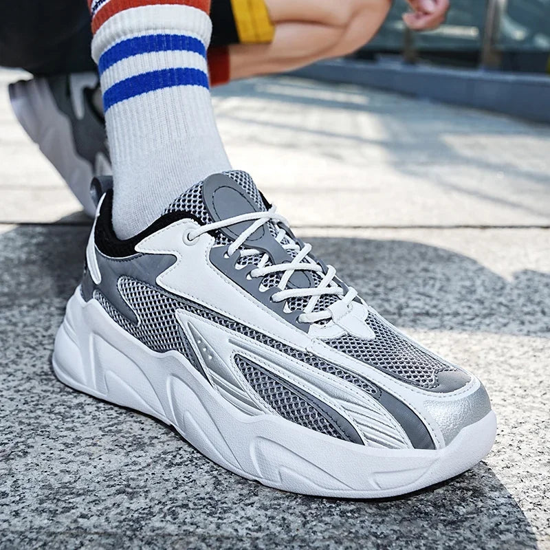 Half Boy Sneakers Designer Luxury 2024 Brand Mens Sports Shoes Slipstop Walking Shoes Large Soles Men Boots Flame Tennis Shoo